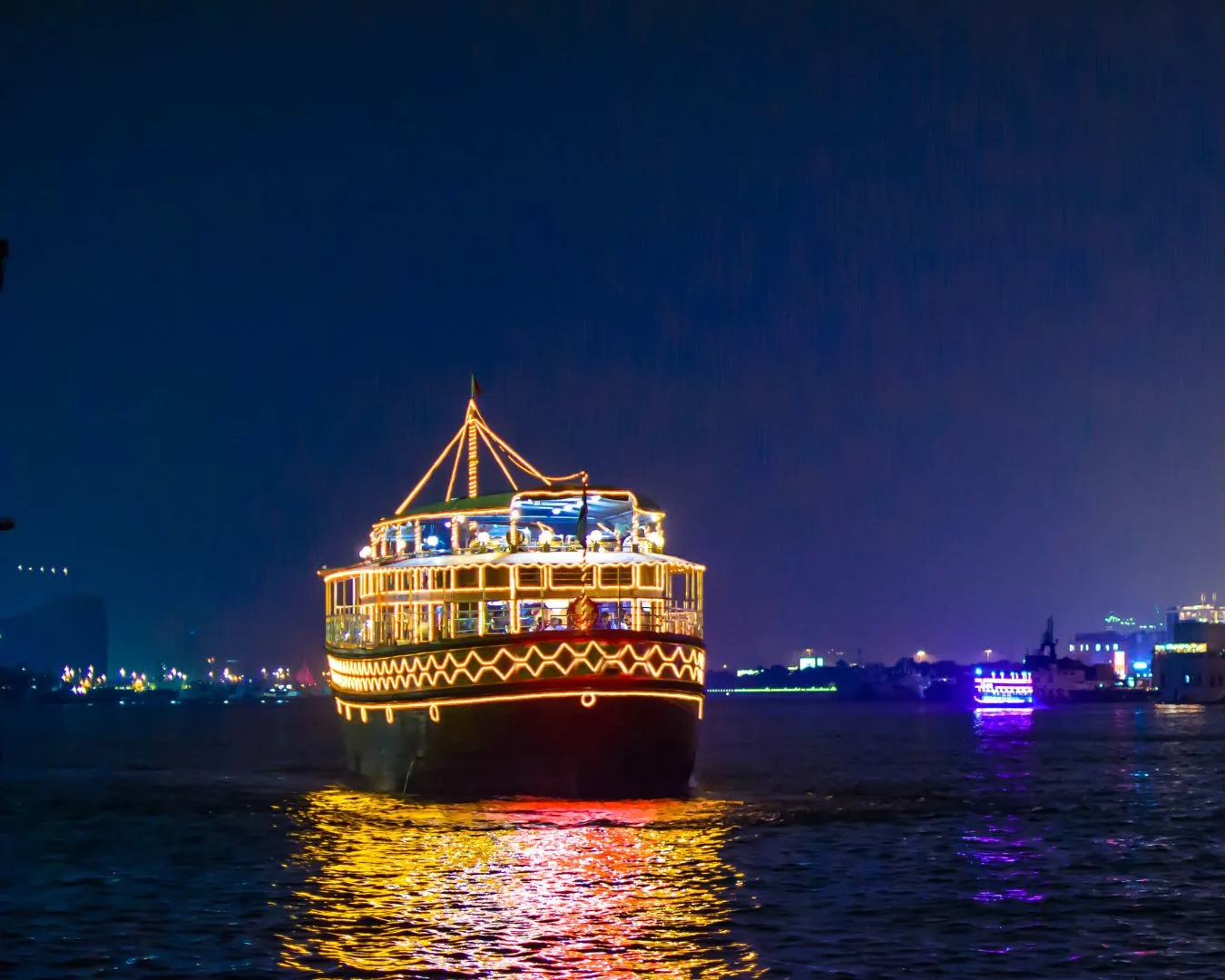 Dubai Creek Dinner Cruise: A Luxurious Experience