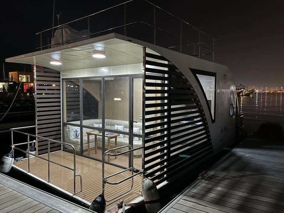 Unique Houseboat Experience