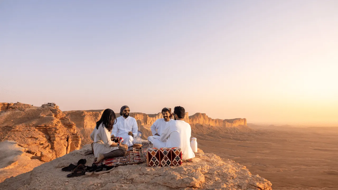 Edge of the World and Keshta Tour in Riyadh