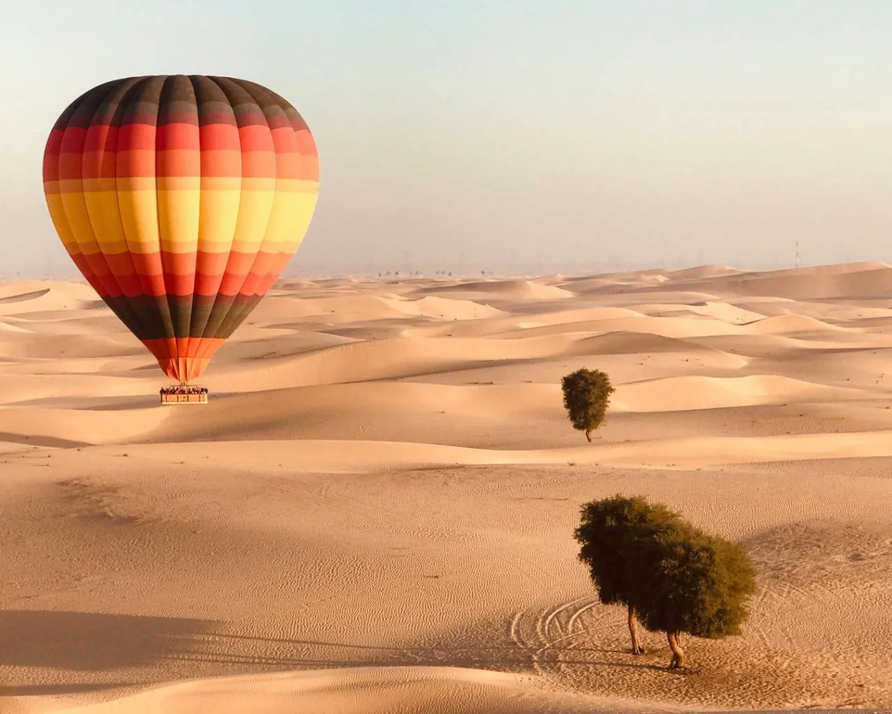 Exotic Sunrise Hot Air Balloon Flights in Abu Dhabi